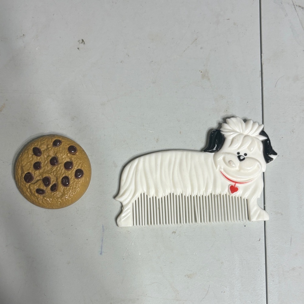 Vintage Avon Dog Shaped White Comb with Cookie Accessory